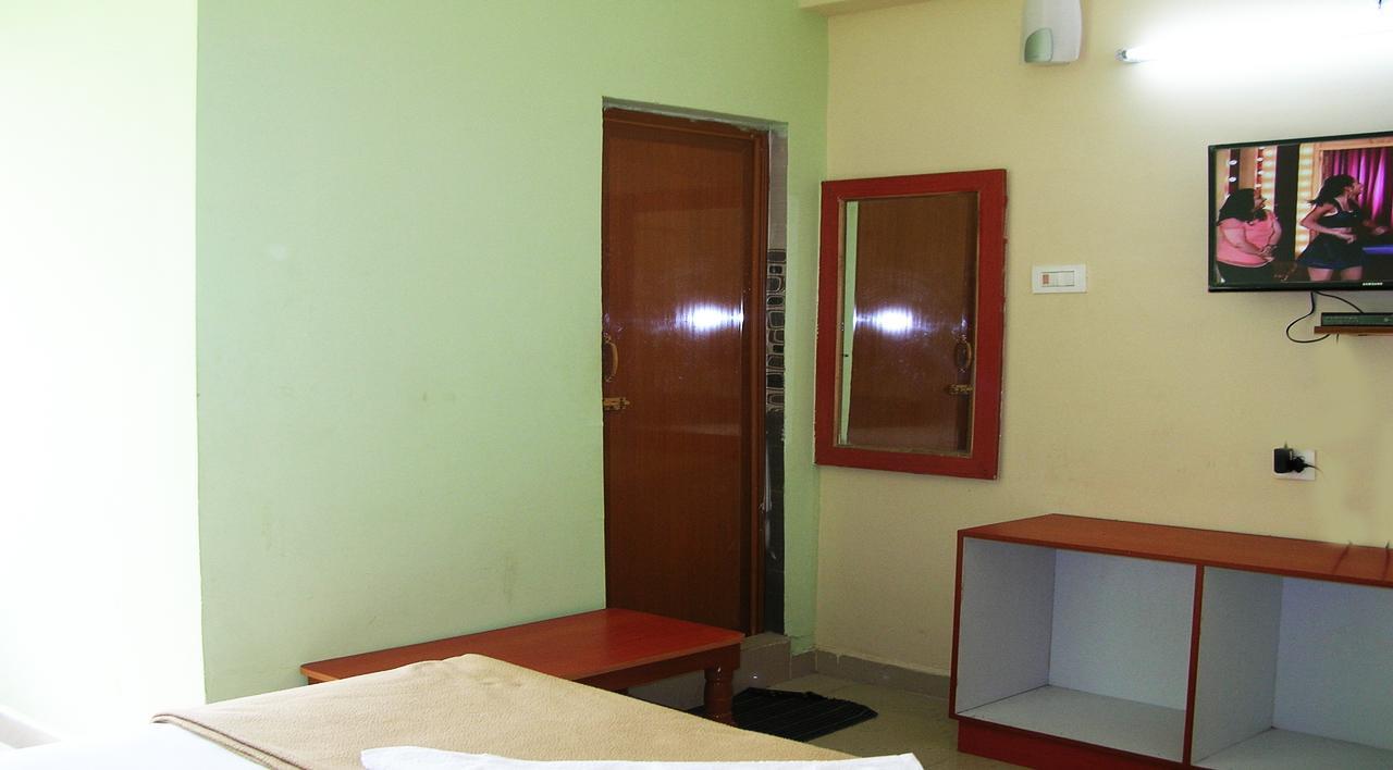 Hotel Ssb Residency Tirupati Esterno foto